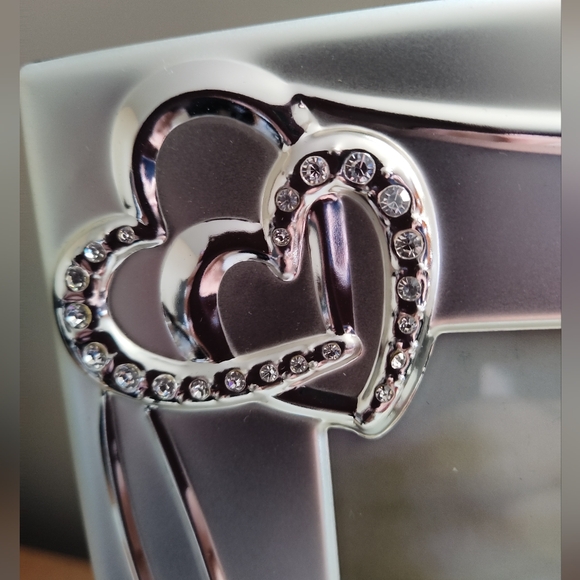 NWT silver plated picture frame with engraved zirconia hearts - Picture 8 of 8